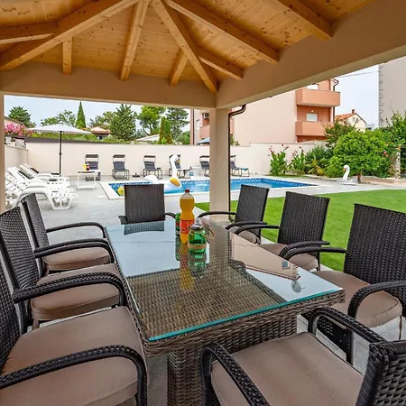 Apartament Awesome In With Wifi