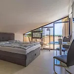 Beautiful In With Swimming Pool Апартаменты