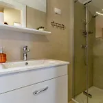 Beautiful In With Swimming Pool Апартаменты *