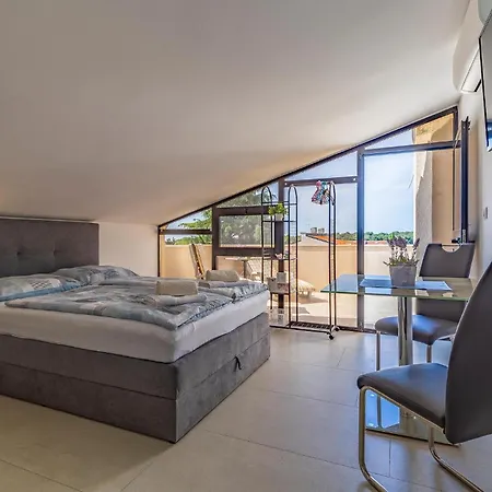 Beautiful In With Swimming Pool Appartamento